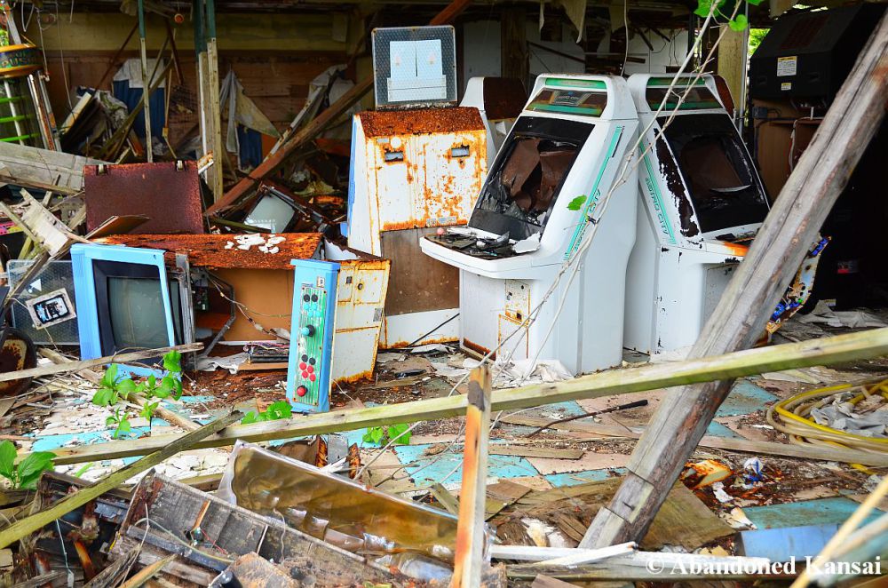abandoned-astro-city-cabinets