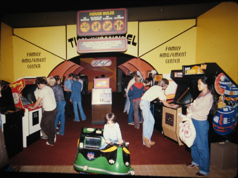 Time-Out Arcade: Amazing Classic Arcade Pictures – The Arcade Blogger