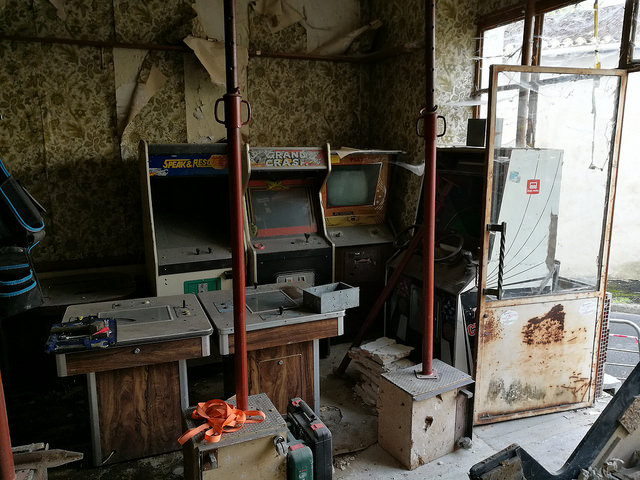 37172658165_7c79b5559c_z