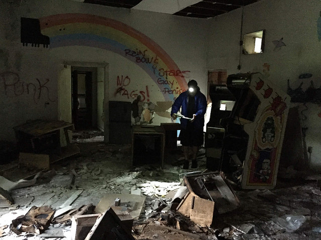 29663418418_4166556814_z